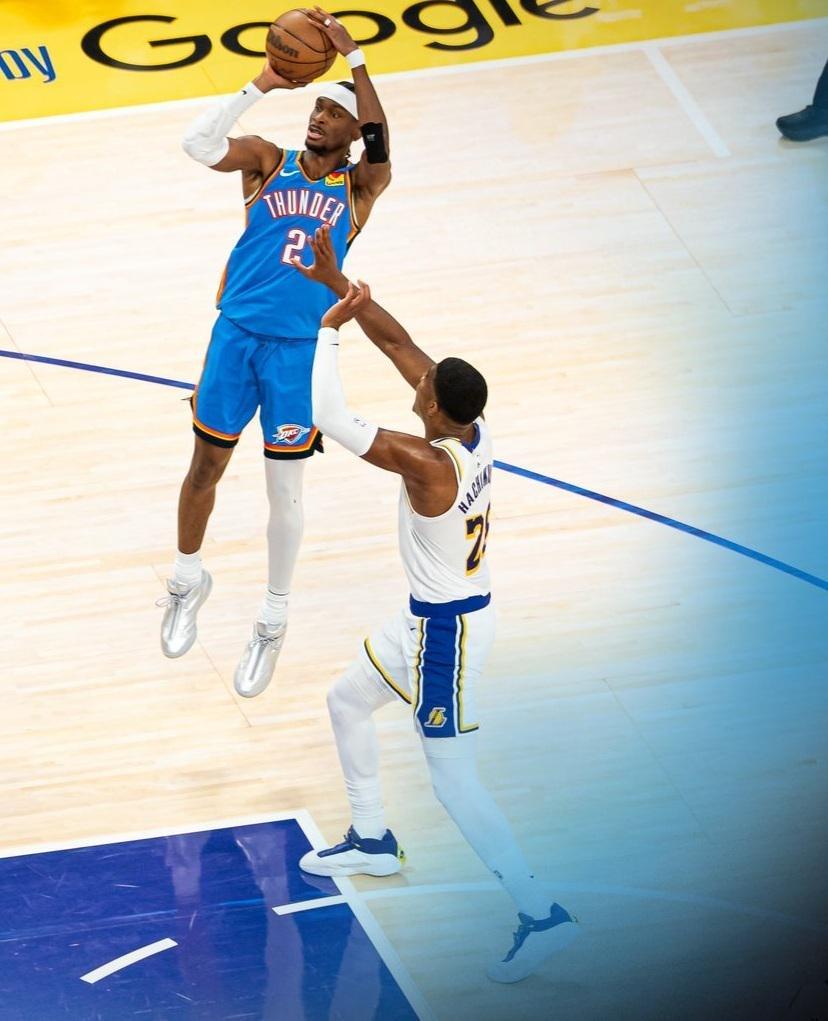 足球直播网站-系列赛3-0夺赛点！詹姆斯19+8助难救主，雷霆131-108大胜湖人